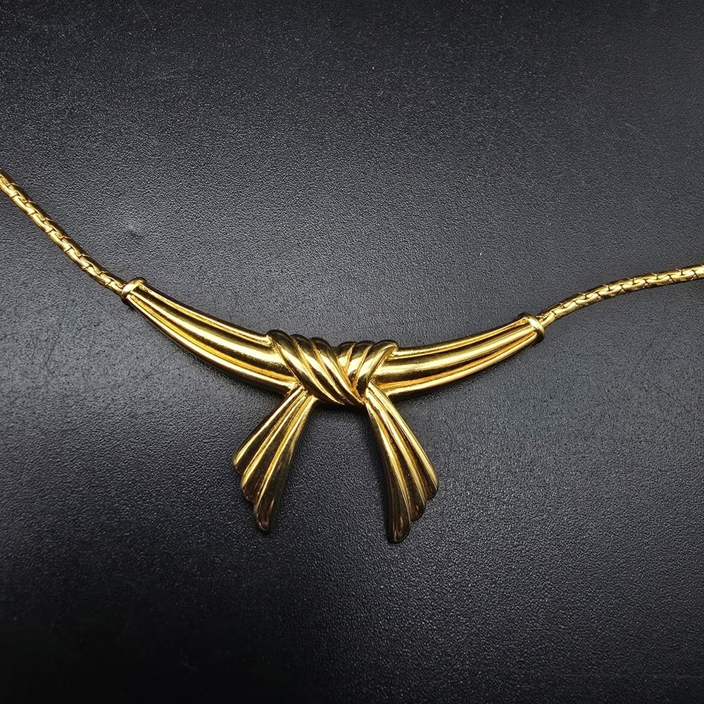 Avon Gold Tone Bow Knot Necklace VIntage Costume Jewelry